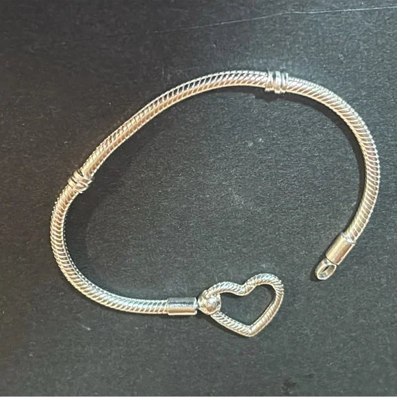 ✨SOLD✨
Pandora Sterling Silver Open Heart Clasp Bracelet - Picture 14 of 16